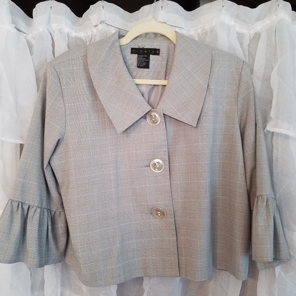 Ninety Jackets & Blazers - Gorgeous Ninety gray plaid cropped jacket